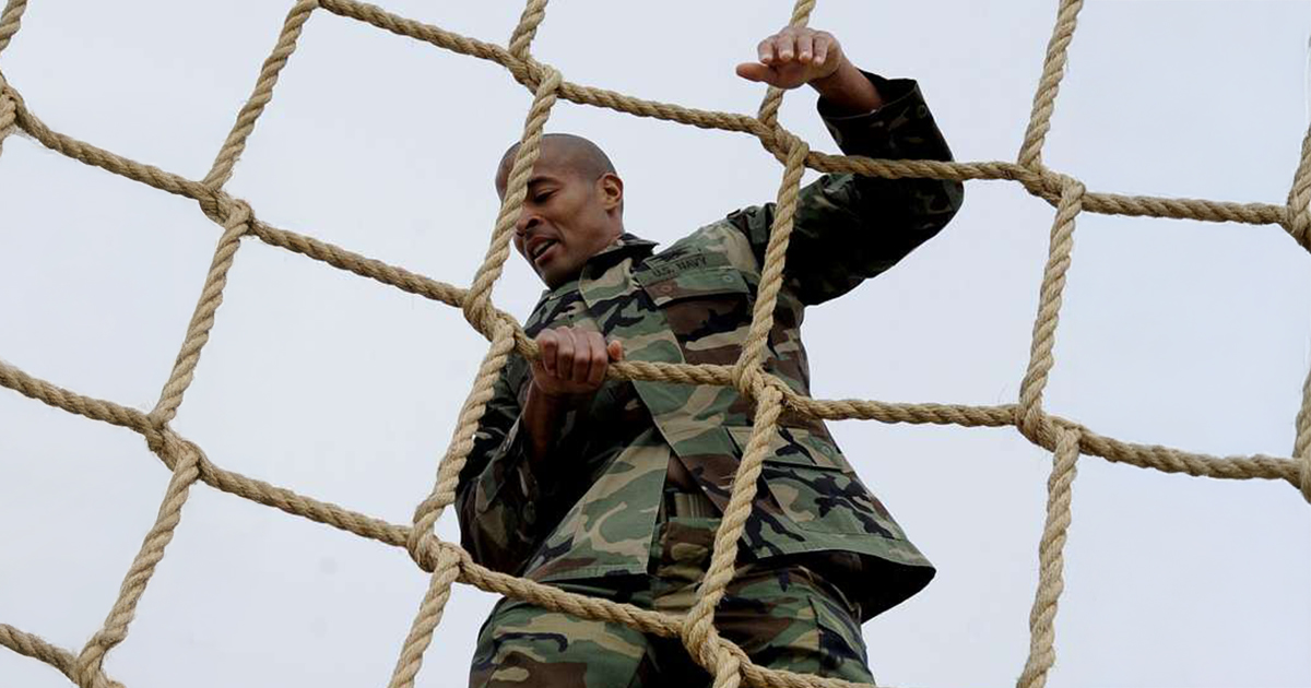 david goggins climbing the rope